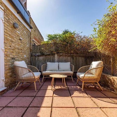 Appartamento The Fulham Bolthole - Beckoning 2Bdr Flat With Garden Londra Esterno foto