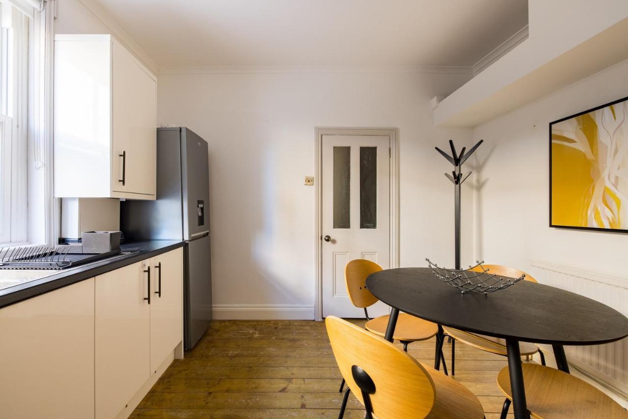 Appartamento The Fulham Bolthole - Beckoning 2Bdr Flat With Garden Londra Esterno foto